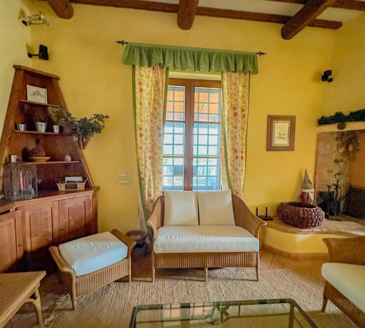 Country Charm & Jacuzzi Villa Camporsevoli