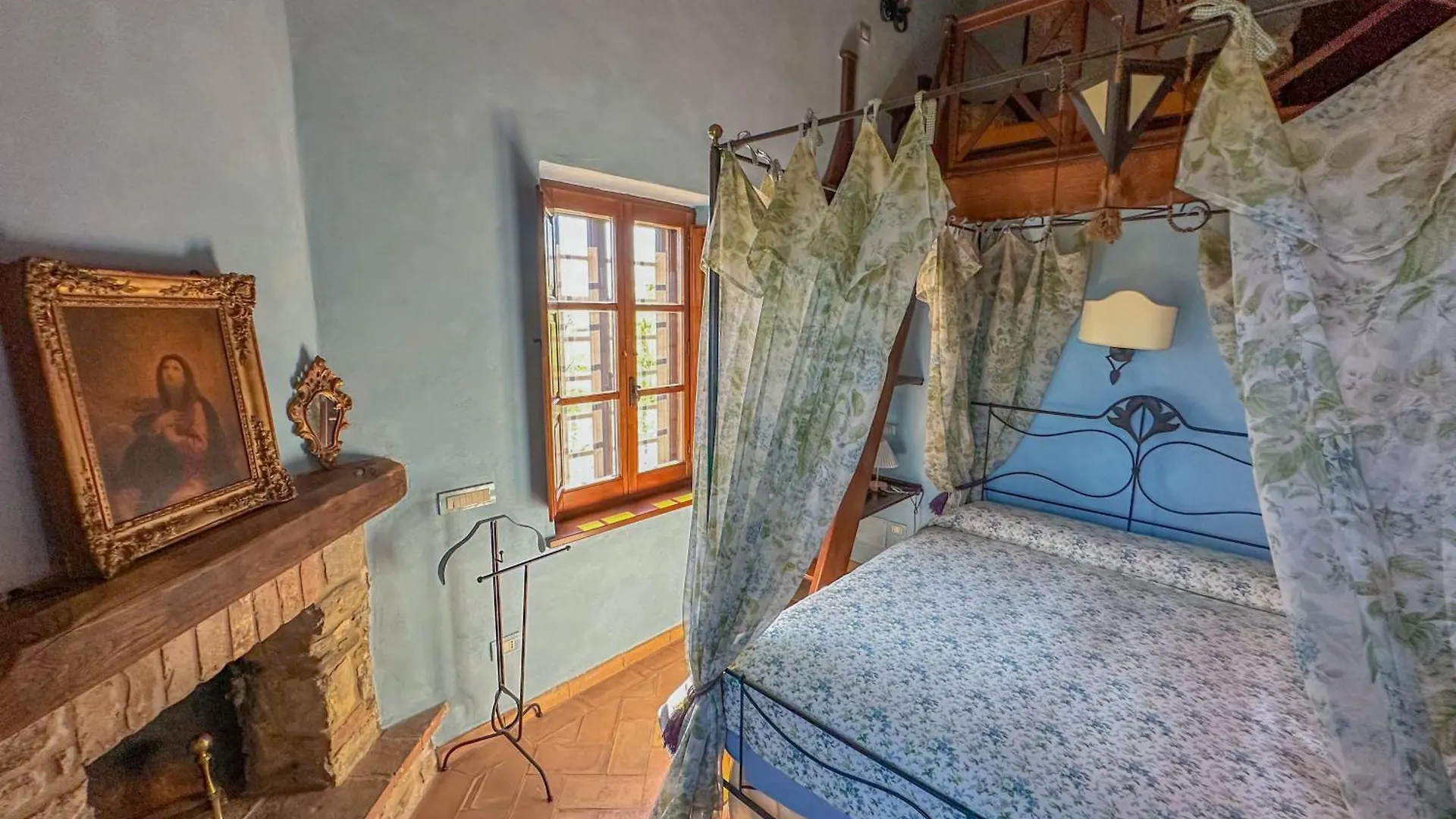 Holiday home Country Charm & Jacuzzi Villa Camporsevoli Italy