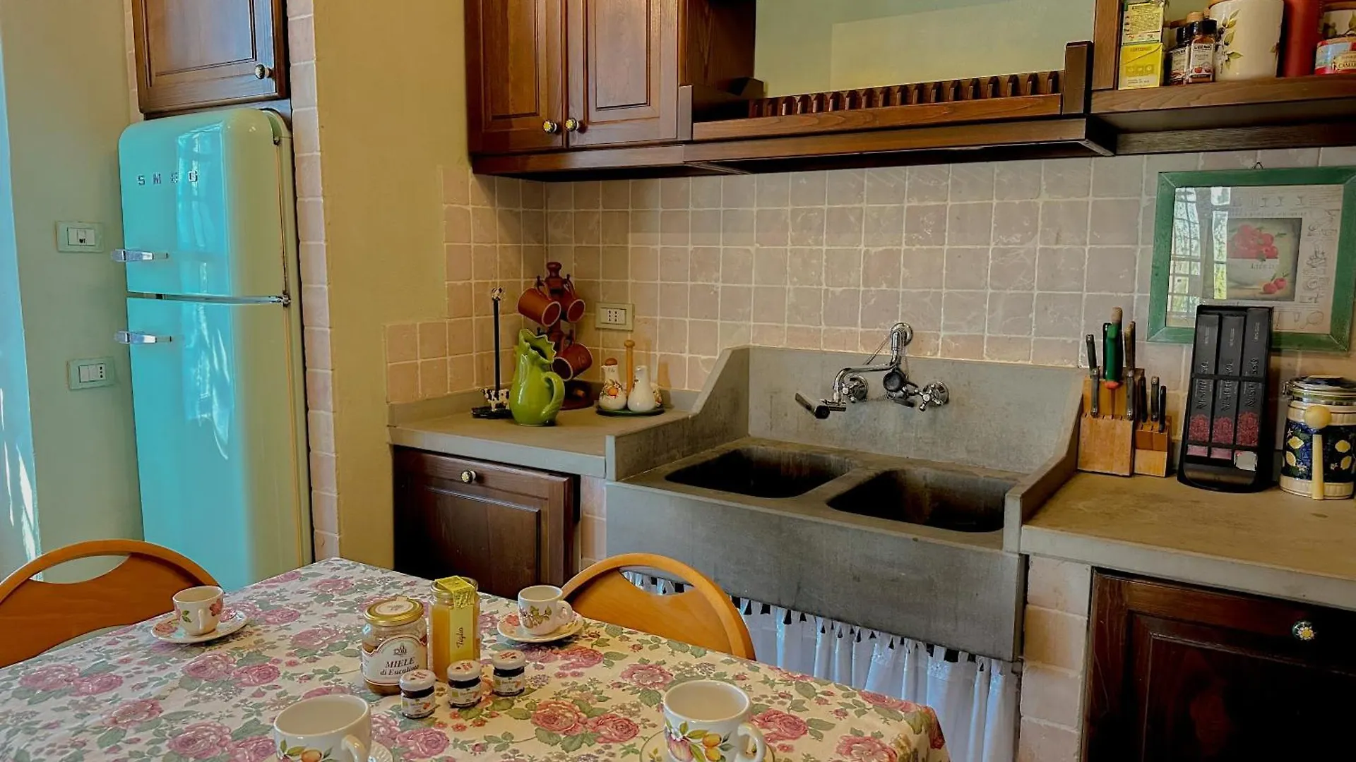 Country Charm & Jacuzzi Villa Camporsevoli