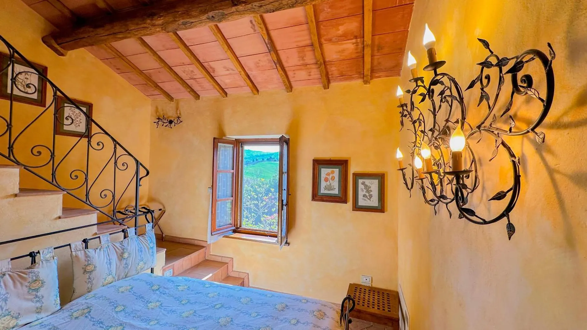 Holiday home Country Charm & Jacuzzi Villa Camporsevoli
