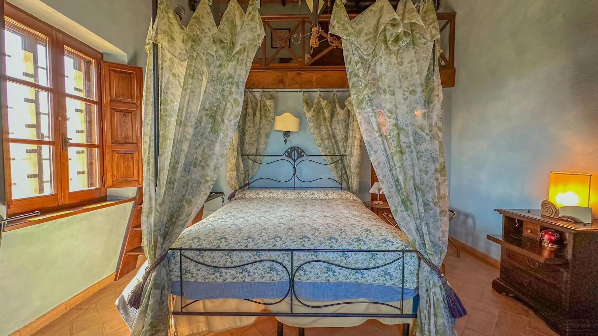 Country Charm & Jacuzzi Villa Camporsevoli