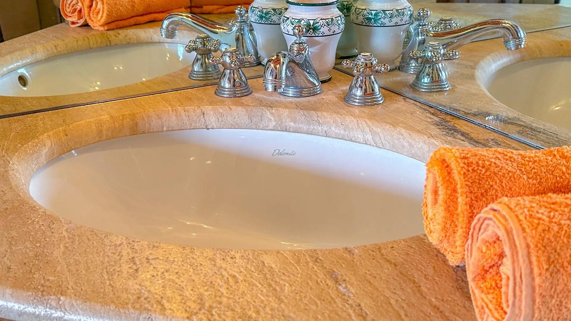 Holiday home Country Charm & Jacuzzi Villa Camporsevoli Italy